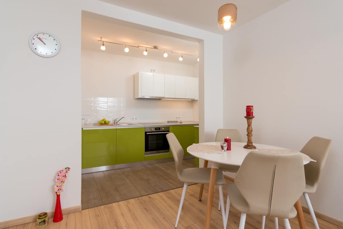 Suite – junior (Ioana) | Spiseområde på rommet