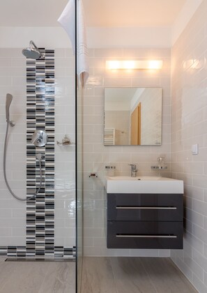 Deluxe Suite (Ana) | Bathroom