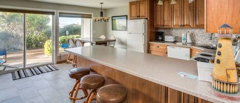 冰箱、微波炉、烤箱、炉灶