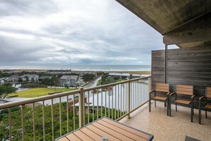 Property grounds - Gearhart House G693 (Gearhart)