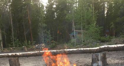 Secluded Gorgeous Cabin-Hike- Bike-steps away from Roosevelt National Forest