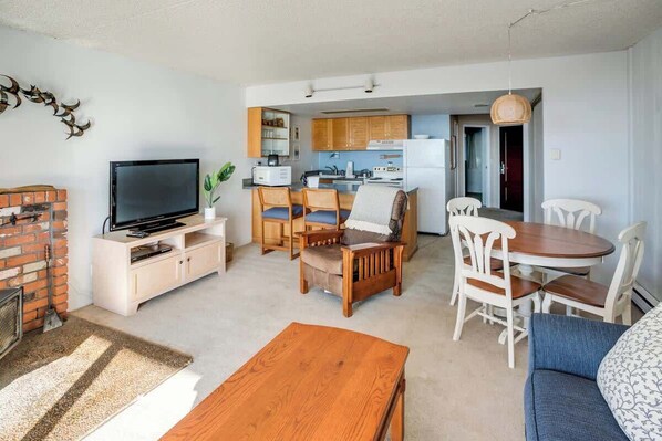 TV, fireplace