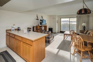 TV, fireplace, DVD player