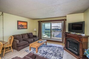 Smart TV, fireplace, DVD player