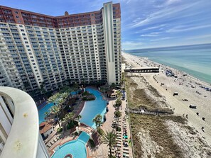 On the beach - Shores of Panama end unit/FREE BEACH CHAIRS/amazing views! (Panama City Beach)