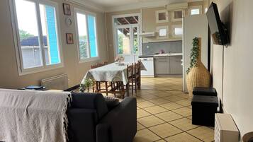 Gîte Les Oliviers | Private kitchen | Fridge, microwave, oven, stovetop