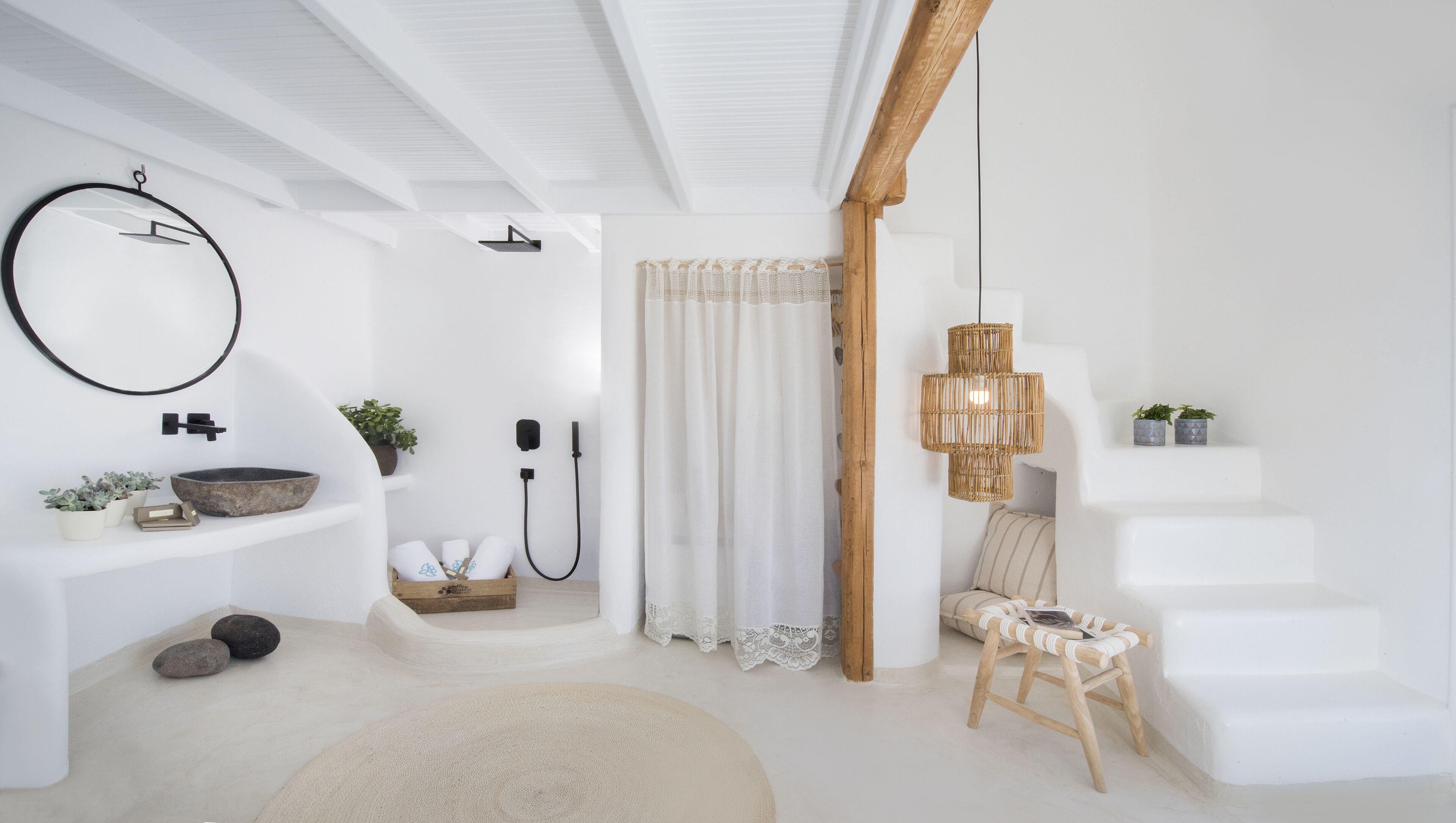 standard double room | bathroom | shower, free toiletries, bathrobes, slippers