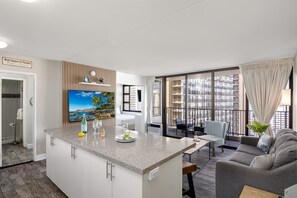 Smart TV - 18Fl Ocean Views, A/C, Parking, Near Waikiki Beach (Honolulu)