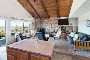 TV, fireplace, DVD player