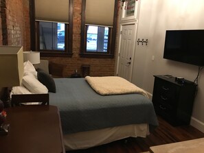 1 bedroom, iron/ironing board, free WiFi, bed sheets