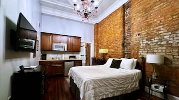 1 habitación, tabla de planchar con plancha, wifi gratis y ropa de cama