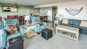 Fernseher, Kamin, DVD-Player