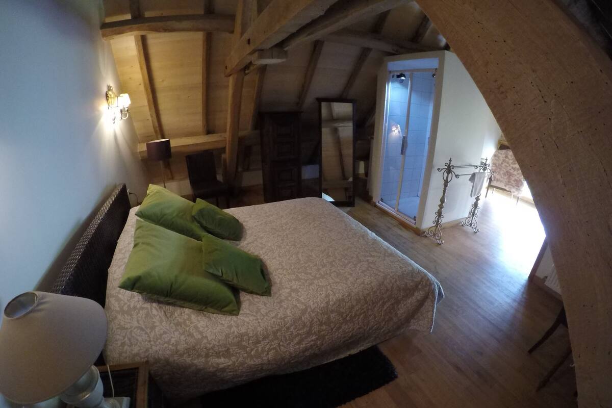 Double Room (Muscade) | Desk, blackout drapes, free cribs/infant beds, free WiFi