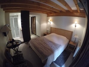 Double Room (Cardamone) | Desk, blackout drapes, free cribs/infant beds, free WiFi