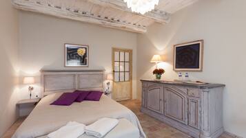 Double Room | 1 bedroom, premium bedding, in-room safe, blackout drapes