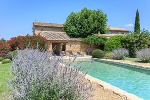Piscine extérieure (ouverte en saison)
