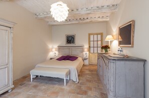 Double Room | 1 bedroom, premium bedding, in-room safe, blackout curtains