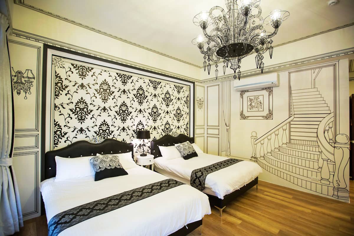 Standard-Vierbettzimmer | Schreibtisch, Verdunkelungsvorhänge, schallisolierte Zimmer