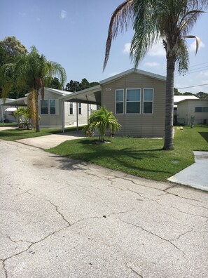 Property grounds - Monthly Discounts Apply and will be reflected in your price quote
 (Bradenton)