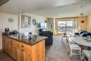 TV, fireplace, DVD player