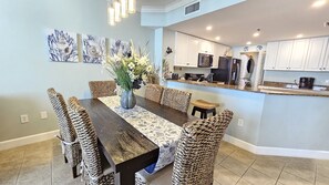 Dining - Beach Club A1808 King/King/Queen/Sofa Sleeper/AirMattress/PacknPlay Sleeps 10 (Gulf Shores)