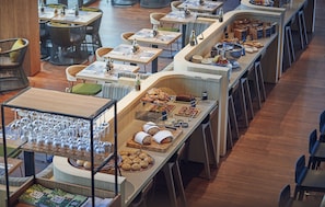 Free daily buffet breakfast - Hotel Jakarta Amsterdam (Amsterdam)