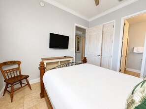 3 bedrooms, desk, iron/ironing board, free WiFi