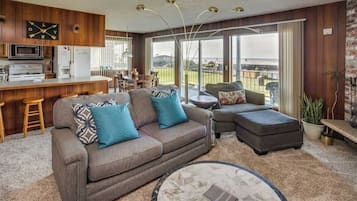 TV, fireplace, DVD player