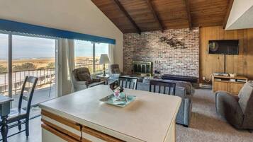 Smart-TV, Kamin, DVD-Player