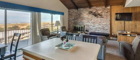 Smart-TV, Kamin, DVD-Player