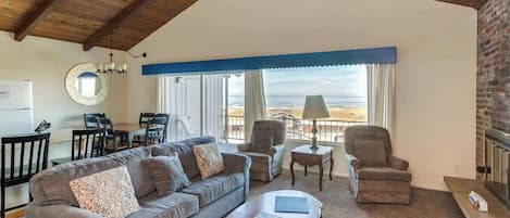 Smart TV, fireplace, DVD player