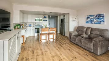 Smart-TV, DVD-Player, Arbeitsbereiche