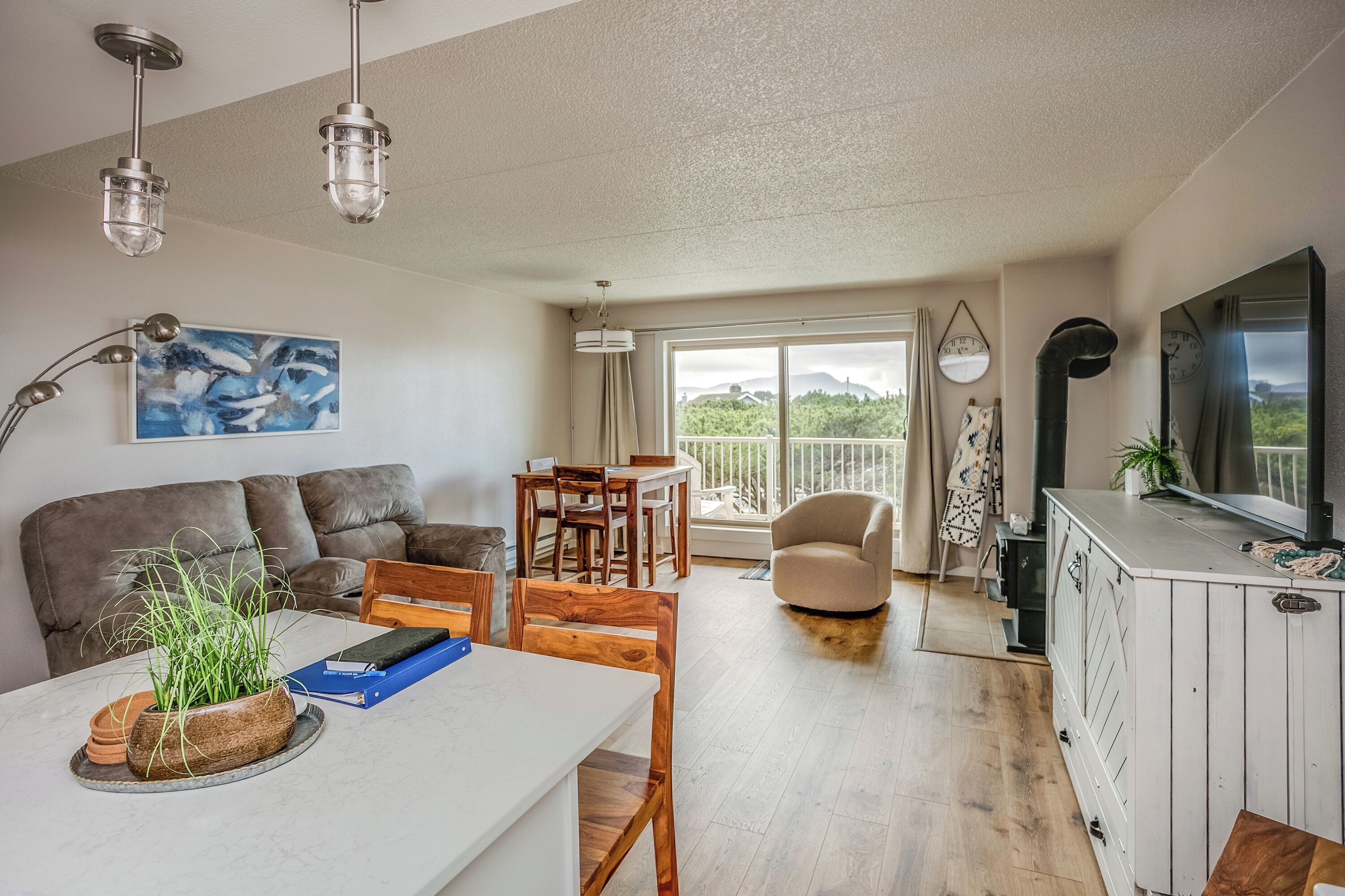 Smart-TV, DVD-Player, Arbeitsbereiche