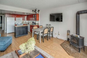 Interior - Gearhart House G668 (Gearhart)