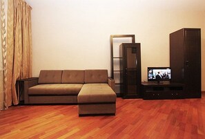 Premium bedding, iron/ironing board, free WiFi, bed sheets