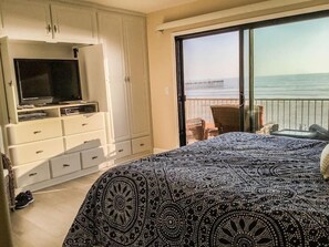 3 bedrooms, desk, iron/ironing board, travel cot