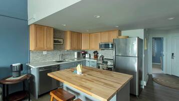 KĂŒhlschrank, Mikrowelle, Ofen, Herdplatte