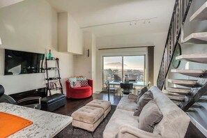 Smart TV, fireplace, DVD player, stereo