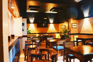 2 bars/lounges - Lotus Hotel (Mombasa)