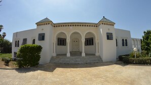 Unclassified image, 5 of 12, button - Villa Jawhar (Hammamet)