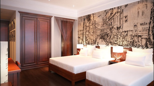 Family Triple Room | Living room | Flat-screen TV - Hanoi Louis Hotel (Hanoi)