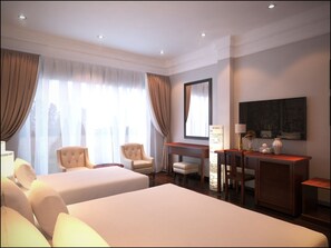 Familie driepersoonskamer | Luxe beddengoed, een minibar, een kluis op de kamer, een bureau