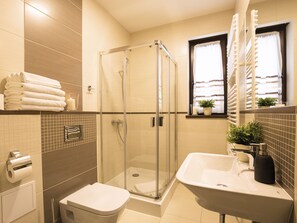 Apartment | Bathroom | Shower, free toiletries, hair dryer, towels - VacationClub - Rezydencja Park (Mielno)