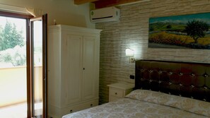 Double Room | Premium bedding, in-room safe, desk, iron/ironing board - Bed & Breakfast La Villetta (Botricello)