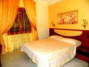 Premium bedding, in-room safe, desk, iron/ironing board