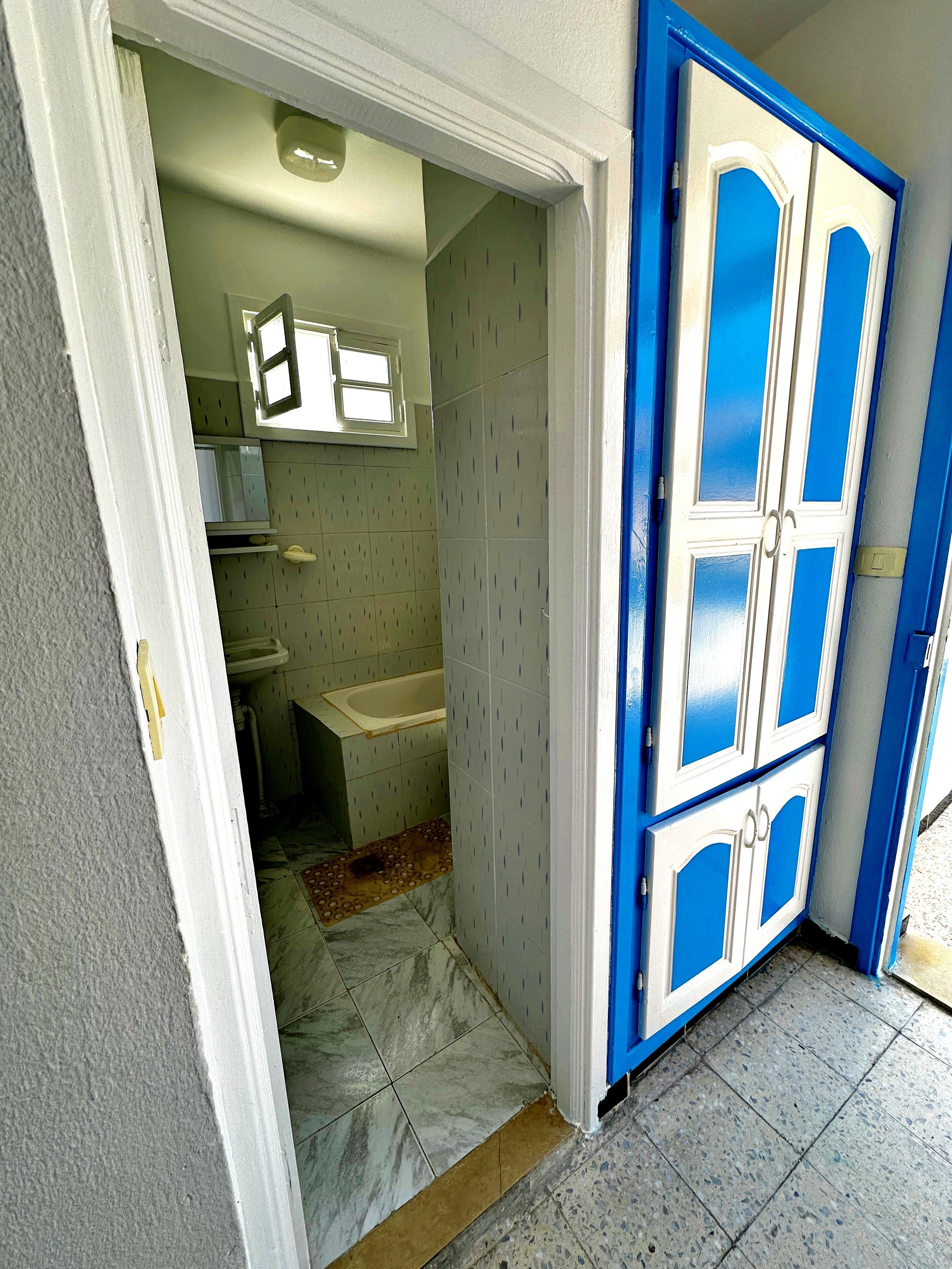 free toiletries, towels