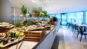 A buffet area with various food items and plants. - VacationClub - Aquamarina Apartments (Swinoujscie)