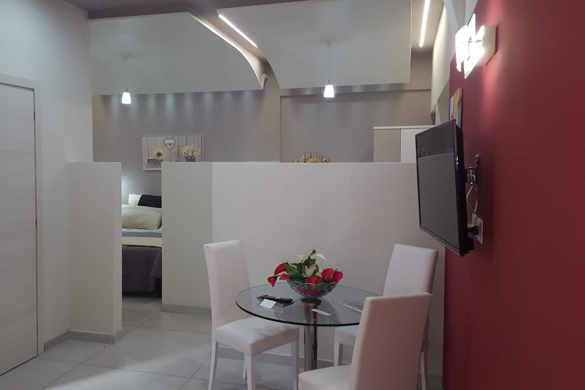 Design Apartment, 1 Bedroom | Desk, cots/infant beds, rollaway beds, free WiFi