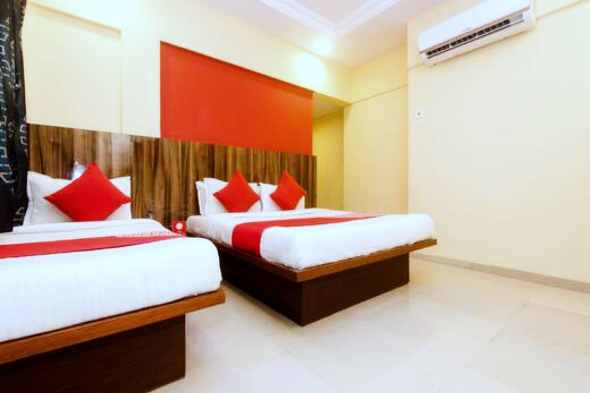 Deluxe Room | Living room | TV