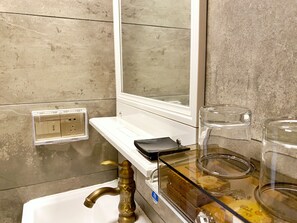 Comfort Double Room (Mainland Chinese Citizen Only) | Bathroom | Shower, free toiletries, hair dryer, slippers - Chaozhou Mumian Hotel (Chaozhou)